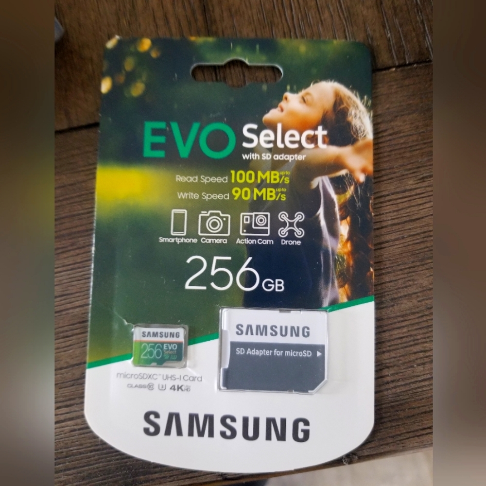 SOLD*BRAND NEW 256GB SD CARD
